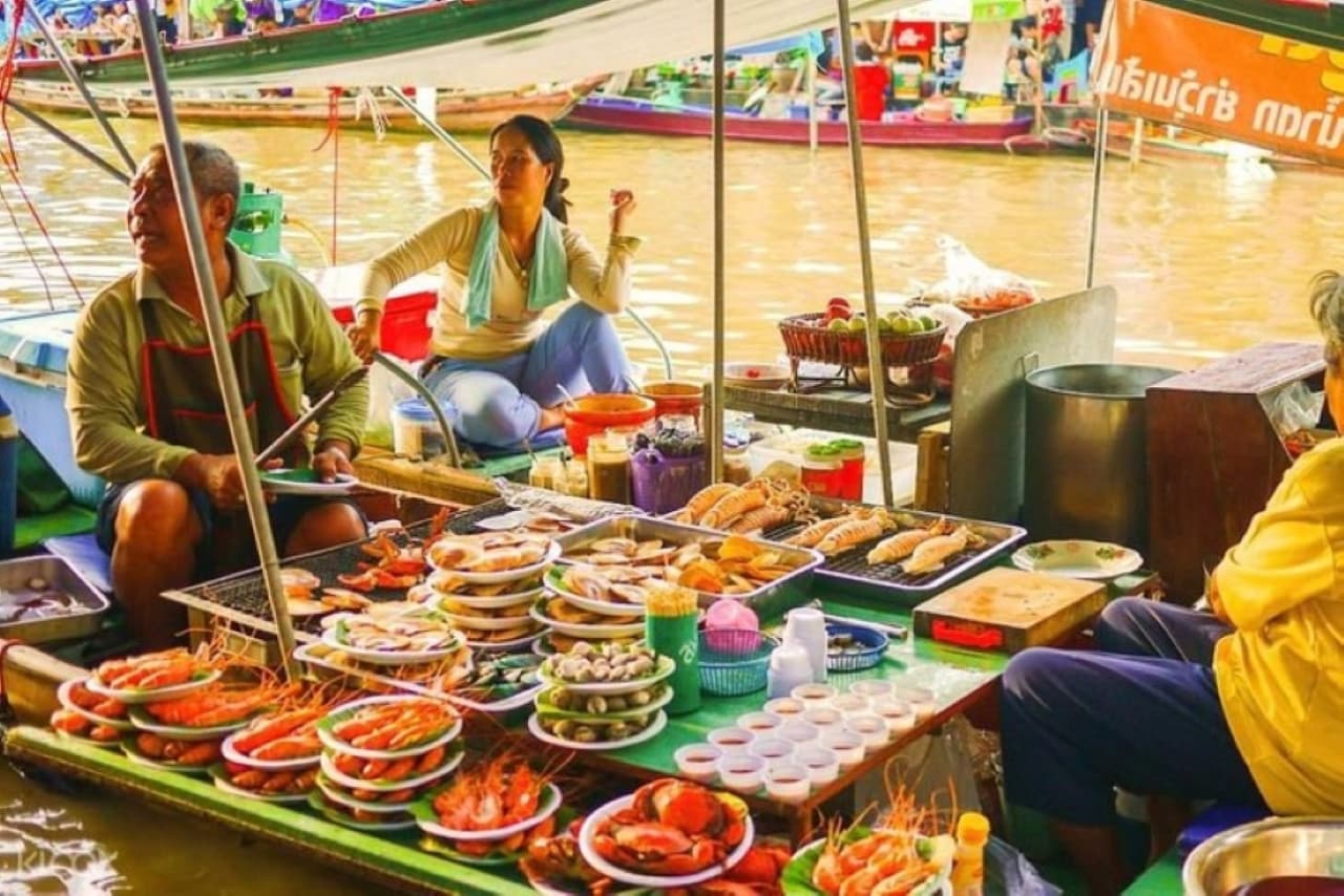 Maeklong Railway Market and Damnoen Saduak Floating Market Half-Day Tour - image 2