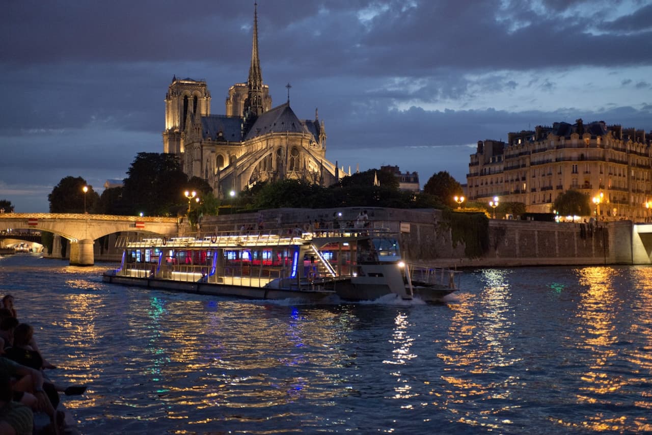 Moulin Rouge Cabaret Show with Drop-off Service and Seine River Cruise - image 8