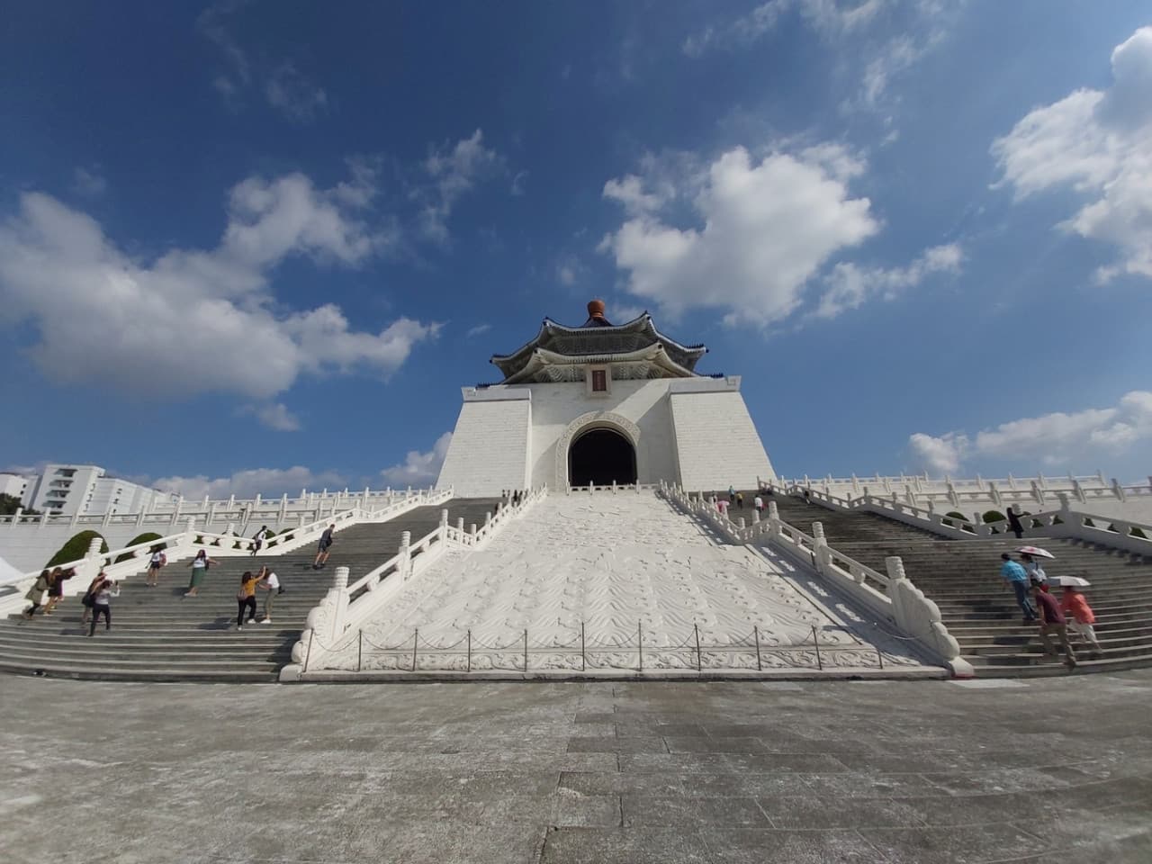 Tour de día completo por los monumentos clásicos de Taipéi: Museo Nacional del Palacio, Salón Conmemorativo Chiang Kai-shek - imagen 10