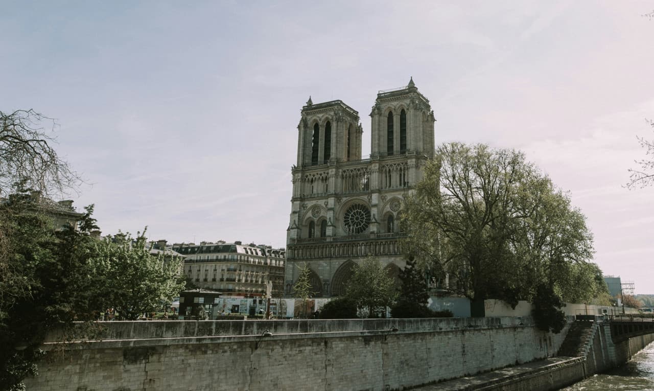 Sainte-Chapelle Tour with English Live Commentary & Reserved Entry - image 6