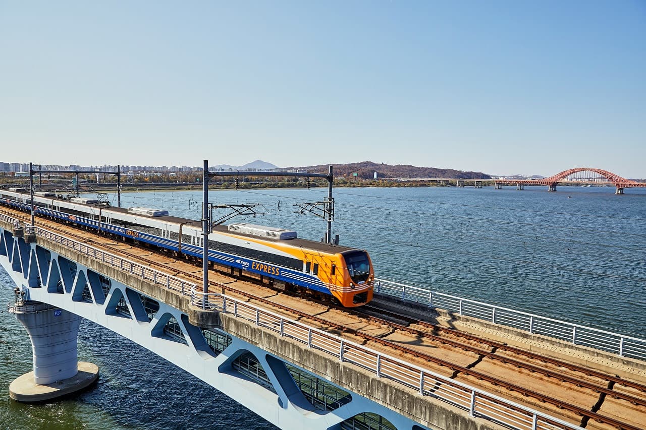 COMBO: AREX Incheon Airport Express Train + Korea SIM Card + Lotte World - main image