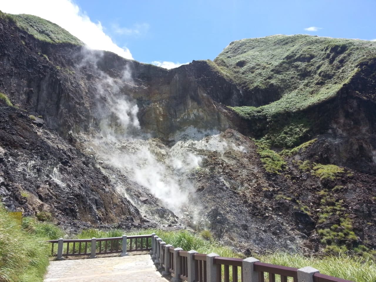 Yangmingshan National Park and Beitou Hot Spring Full-Day Tour from Taipei - imagen 10