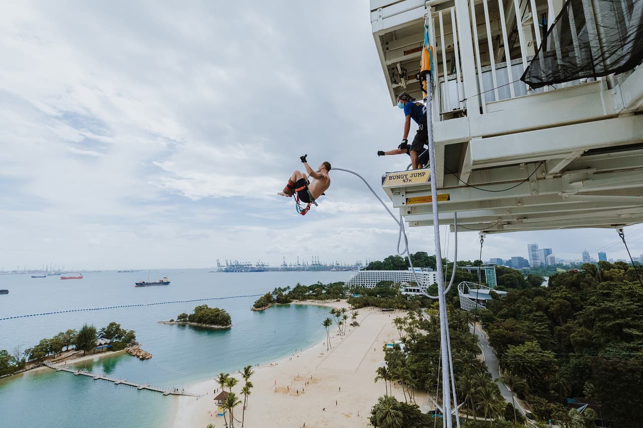 Skypark Sentosa by AJ Hackett Ticket: Bungy Jump and Giant Swing - image 6