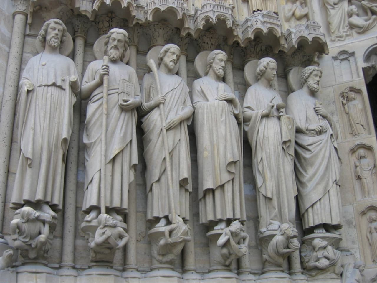 Notre Dame Exterior Tour with English- or Spanish-Speaking Guide & Cathedral Entry - image 2