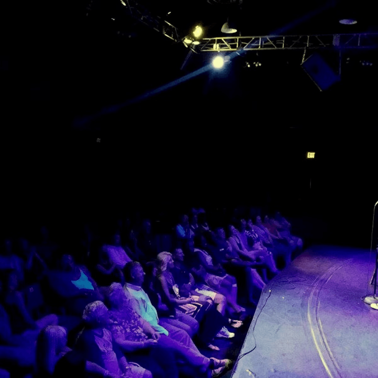 V Theatre Las Vegas - Las Vegas Live Comedy Club - image 3