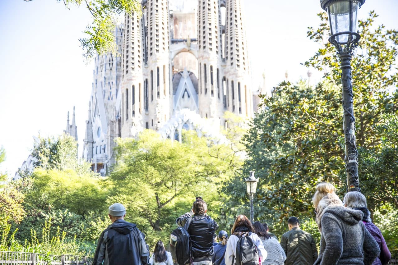 Sagrada Familia Skip-the-Line Guided Tour - image 3