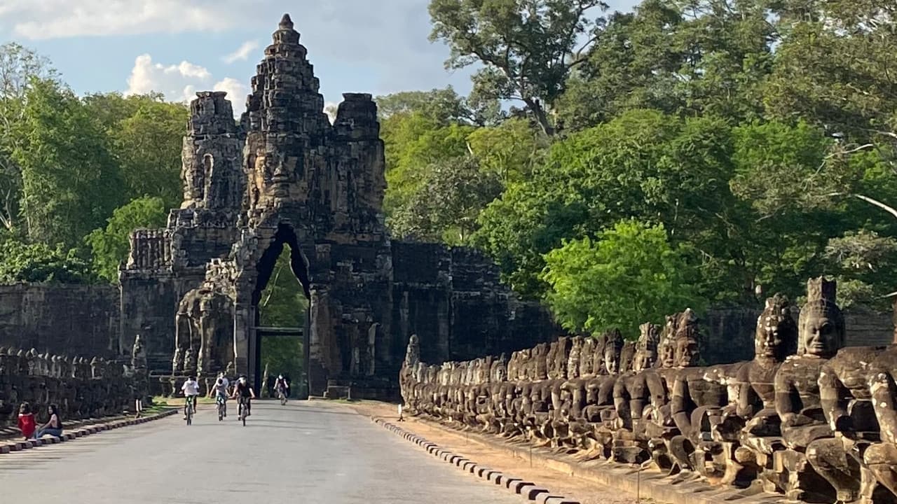Angkor Temples Sunrise Tour by Tuk-Tuk - image 5