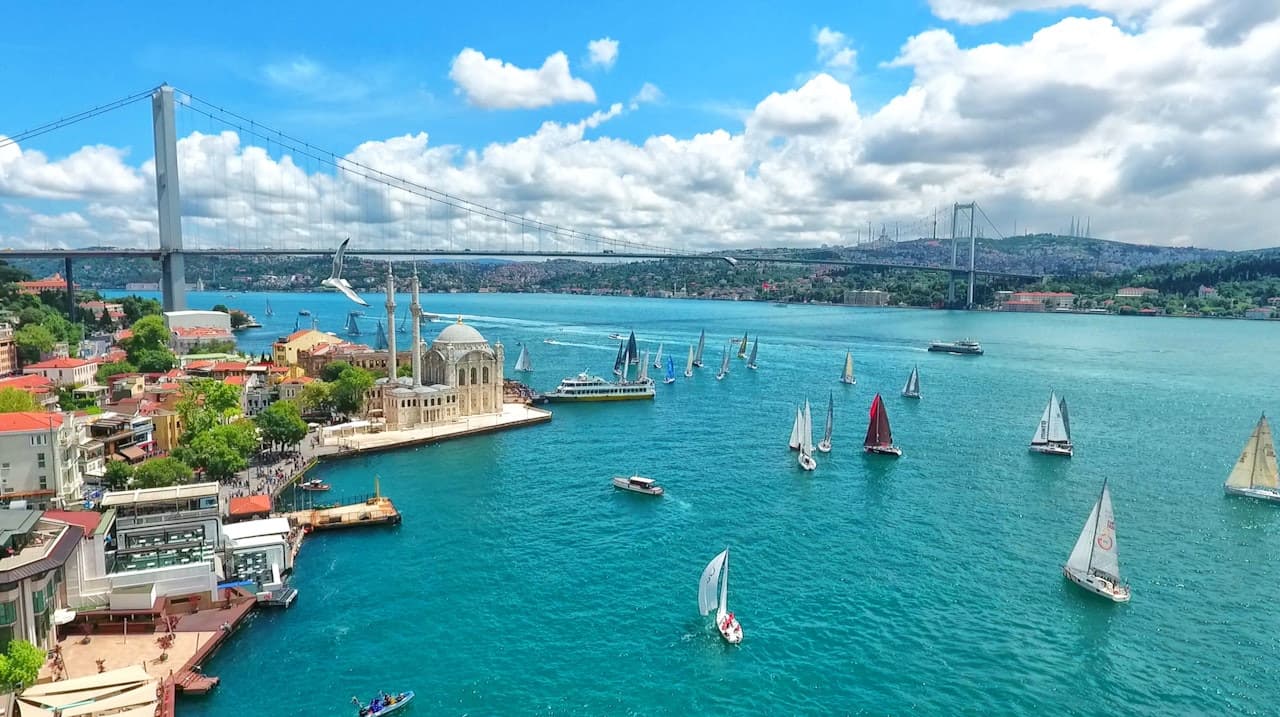 Bosphorus Sightseeing Cruise on a Luxury Yacht - image 8