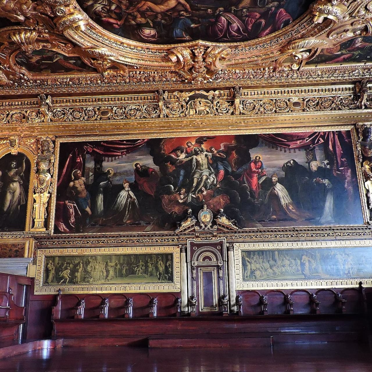 Entrada al Palacio Ducal - imagen 2