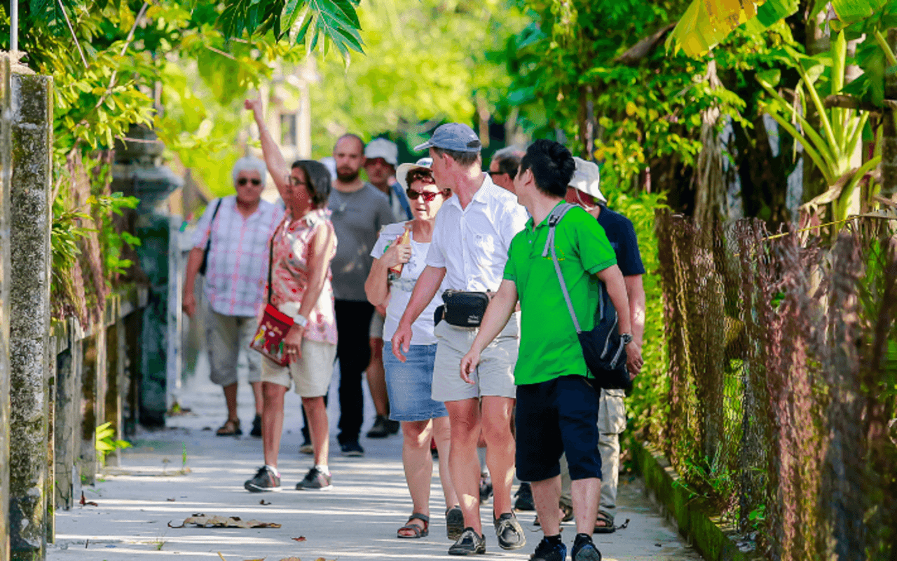 Thanh Toan Village Motorbike Tour with Cooking Class - imagen 4
