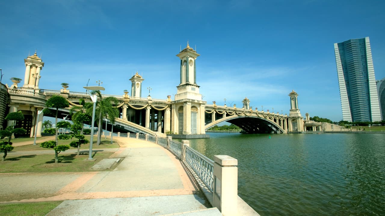 Putrajaya River Cruise and City Tour from Kuala Lumpur - image 9