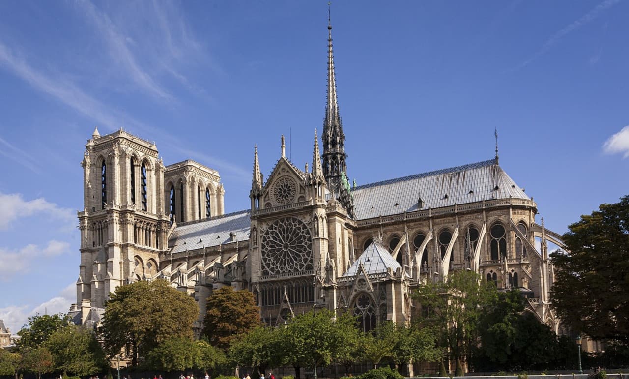 Notre Dame Exterior Tour with English- or Spanish-Speaking Guide & Cathedral Entry - main image