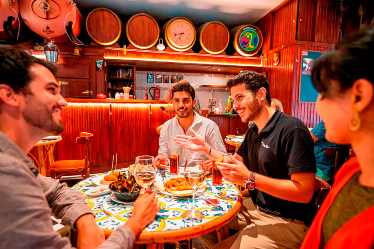 Barcelona Old Town Walking Tour with Flamenco Show and Tapas Dinner - image 10