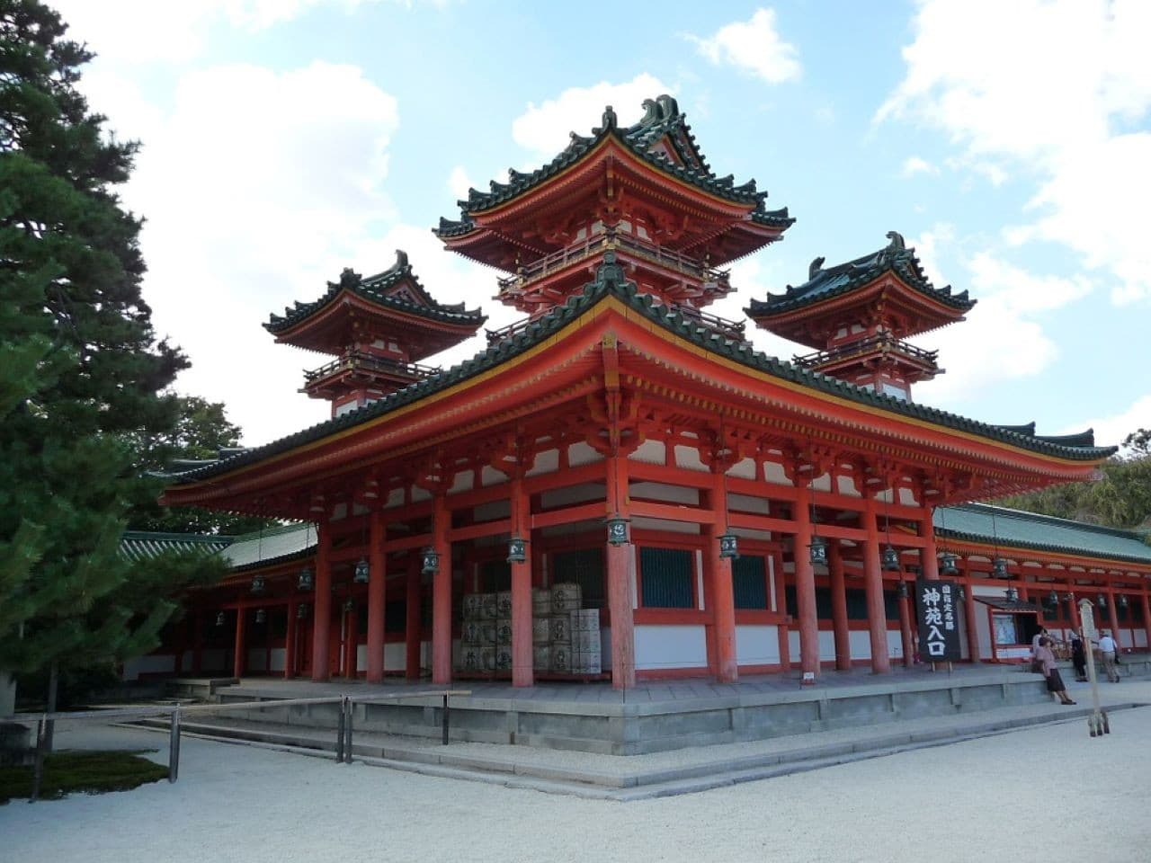 Kyoto Full-Day Tour: Nijo Castle, Kinkaku-ji,  Fushimi Inari Taisha, Kiyomizu-dera Temple - image 5