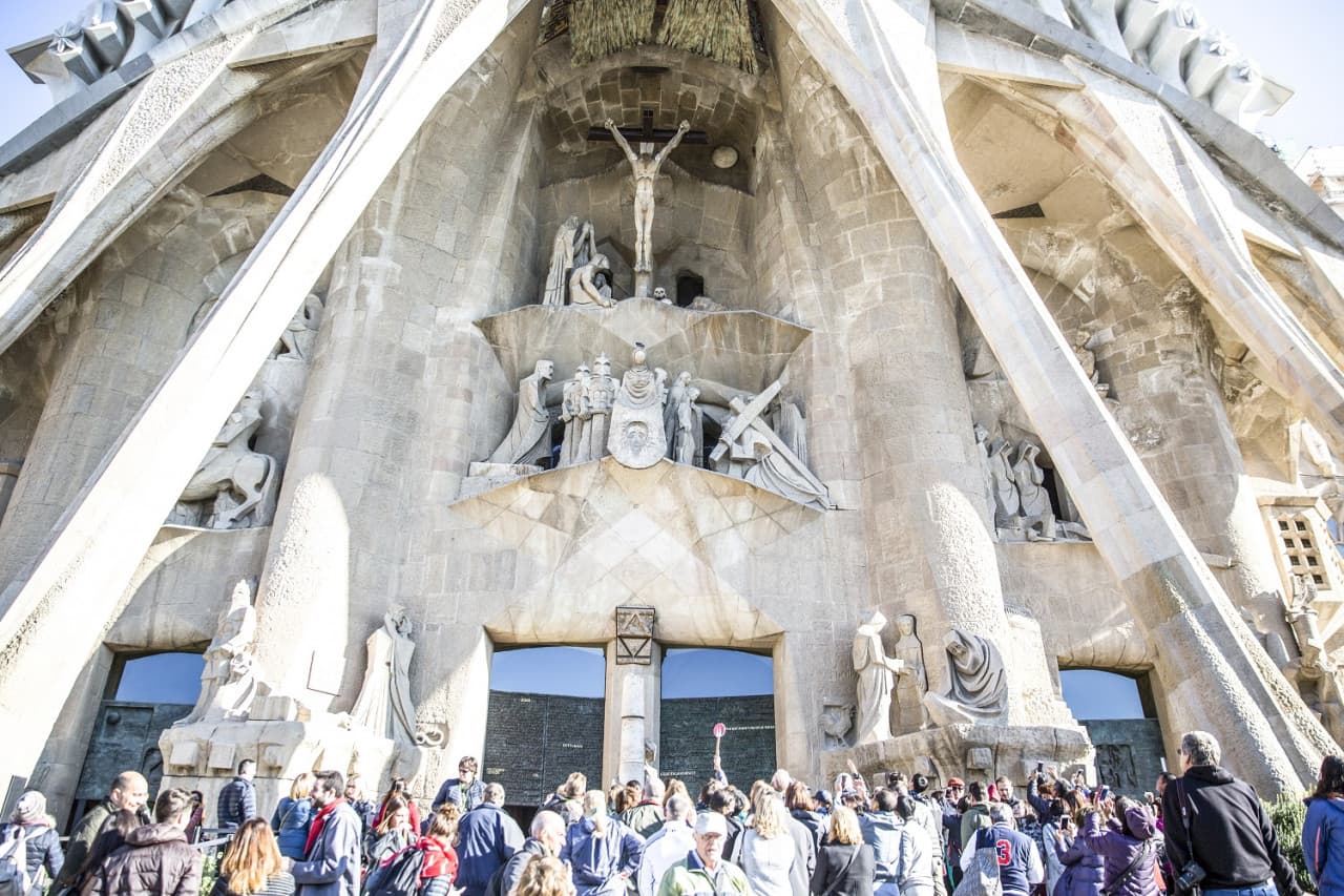 Sagrada Familia Skip-the-Line Guided Tour - image 6