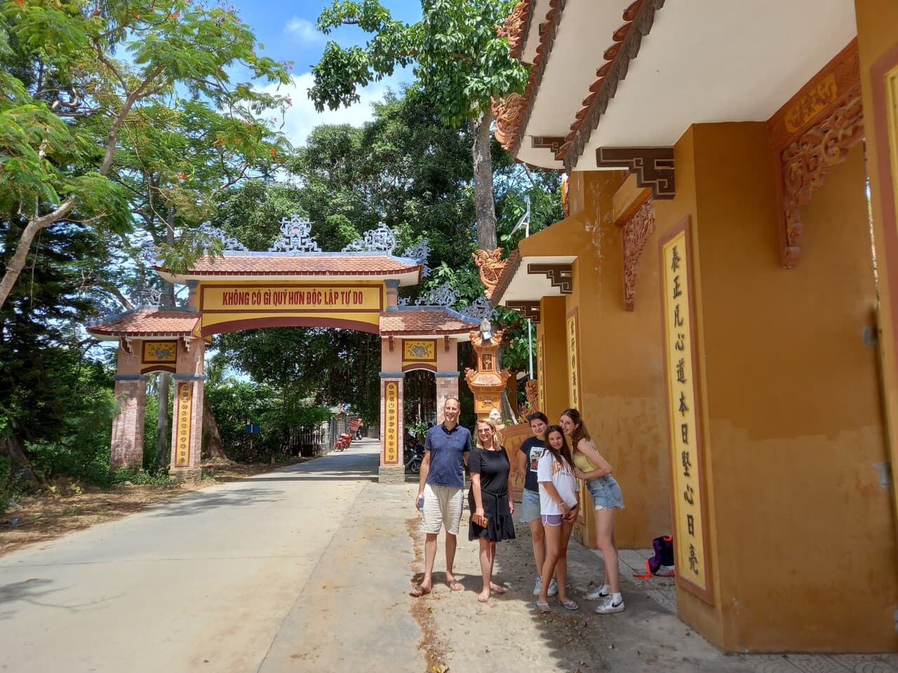 Thanh Toan Village Motorbike Tour with Cooking Class - imagen 5