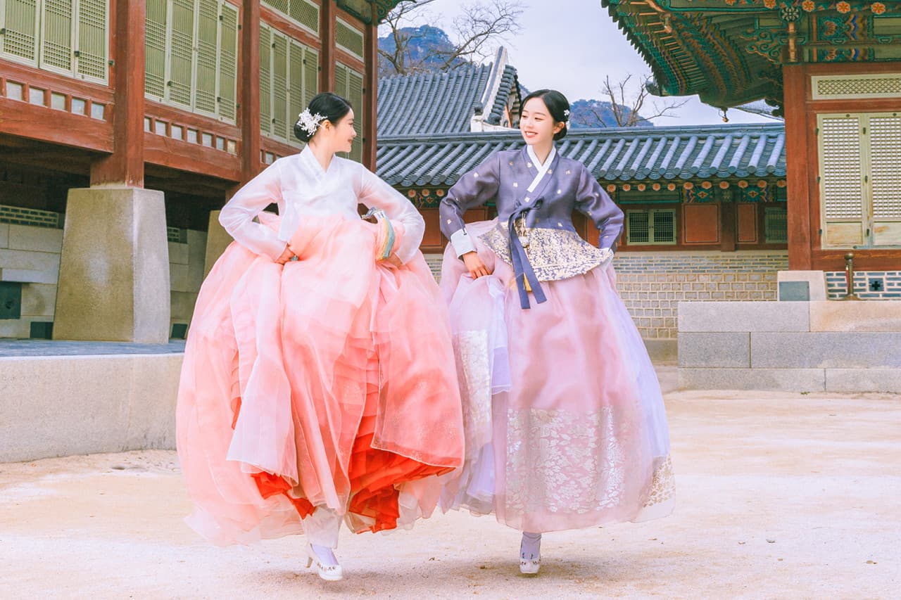Hanbok Experience at Hanboknam Gyeongbokgung Store - main image