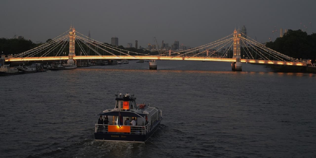 Open Top Vintage Bus Tour and River Thames Cruise - image 5