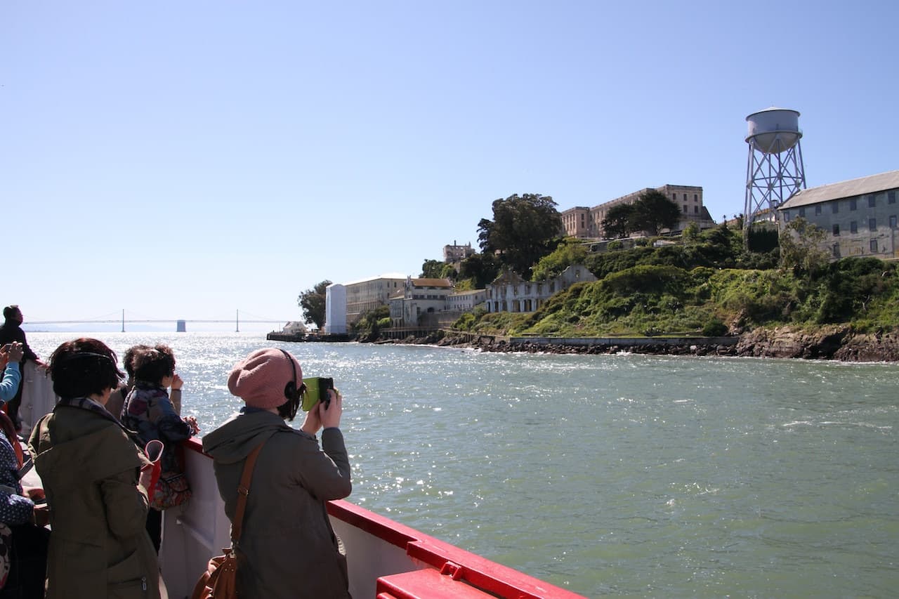 San Francisco Bay 1.5 Hour Bridge to Bridge Sightseeing Boat Cruise by Red and White Fleet - imagen 11