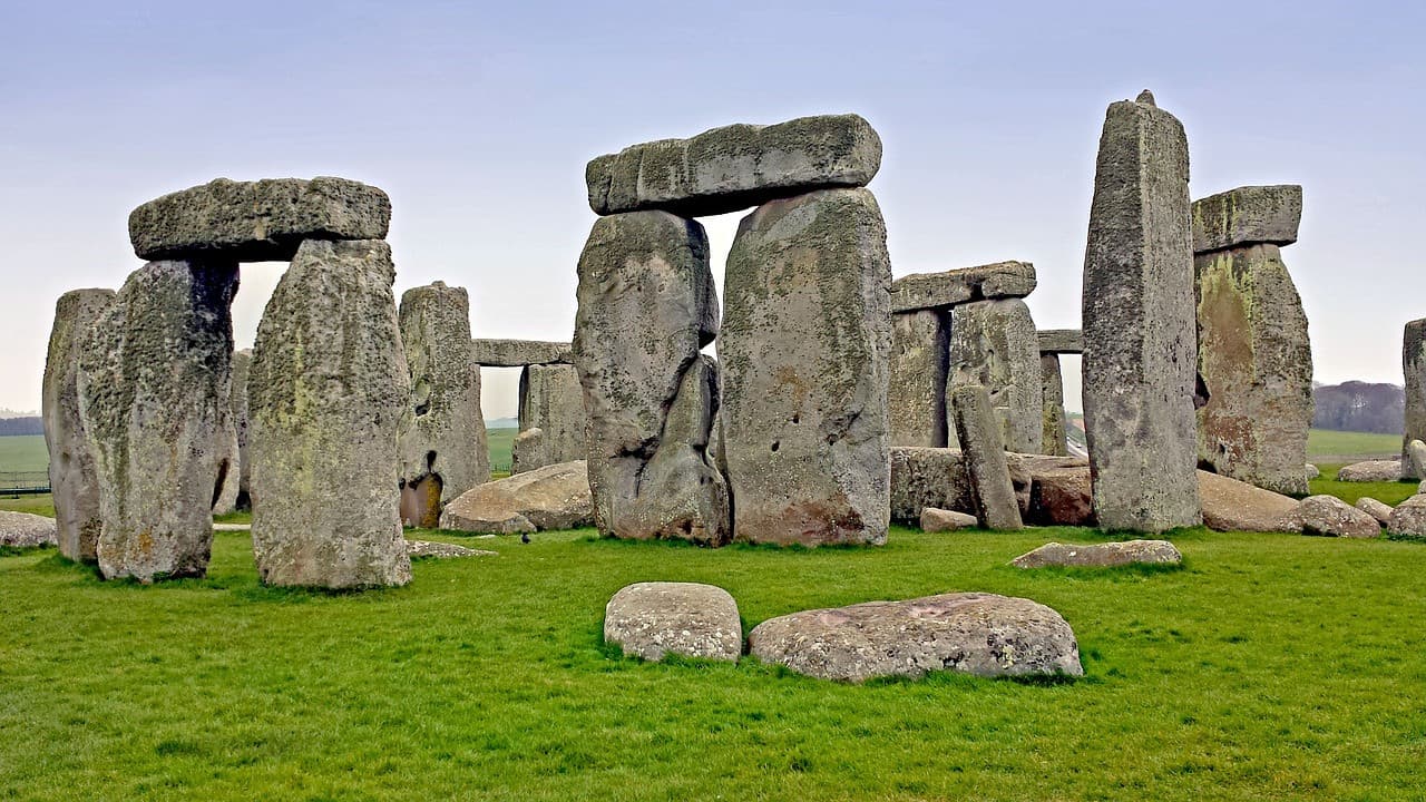 Windsor Castle, Stonehenge and Bath Tour with Lunch in Lacock - image 5