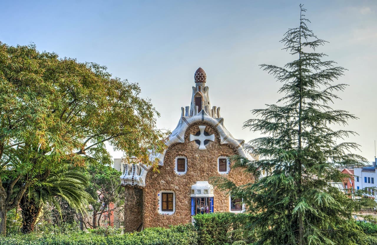 Park Guell Skip-the-Line Guided Tour in English, Mandarin, Korean - image 2