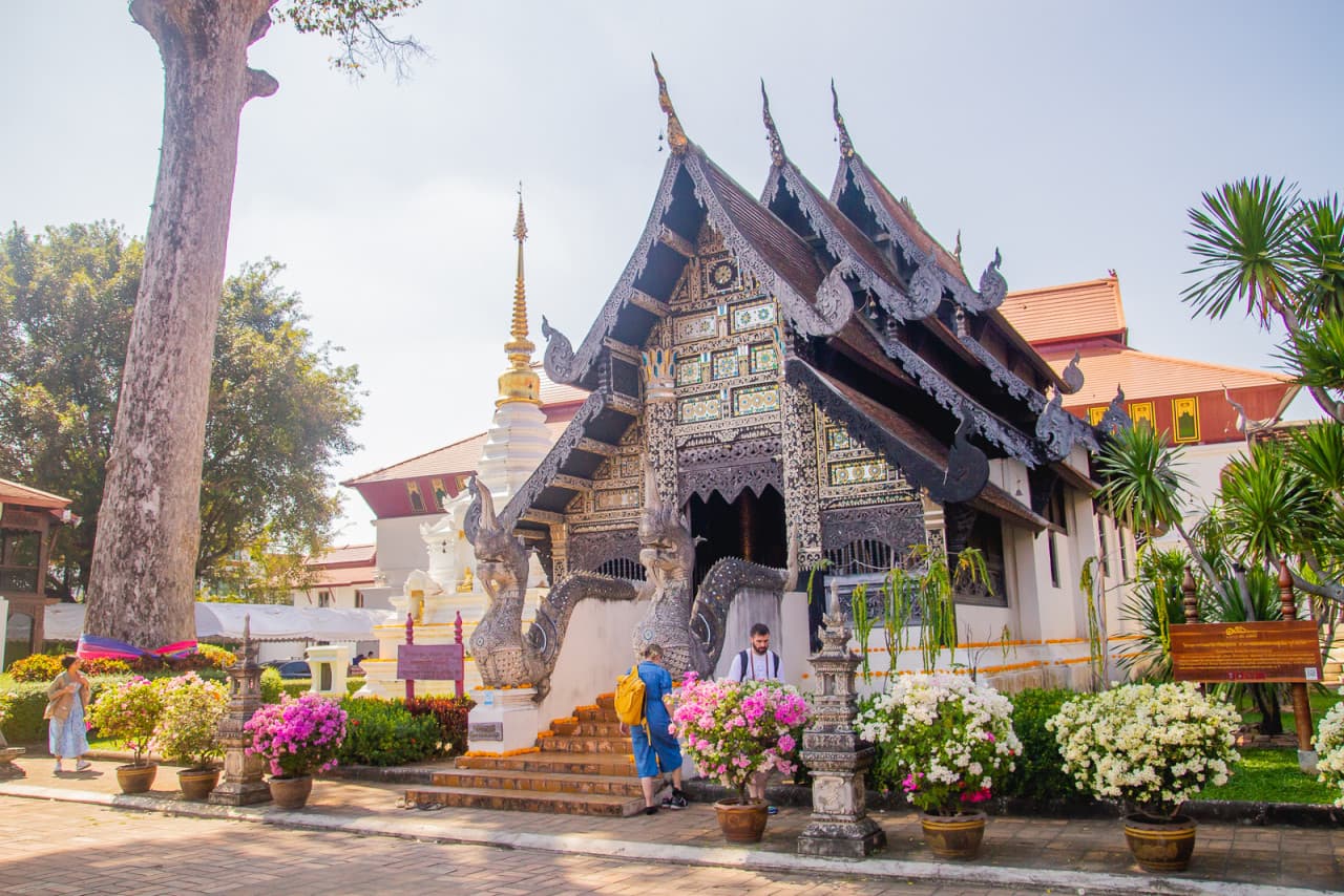 Chiang Mai Old City and Temples Walking Tour - image 7