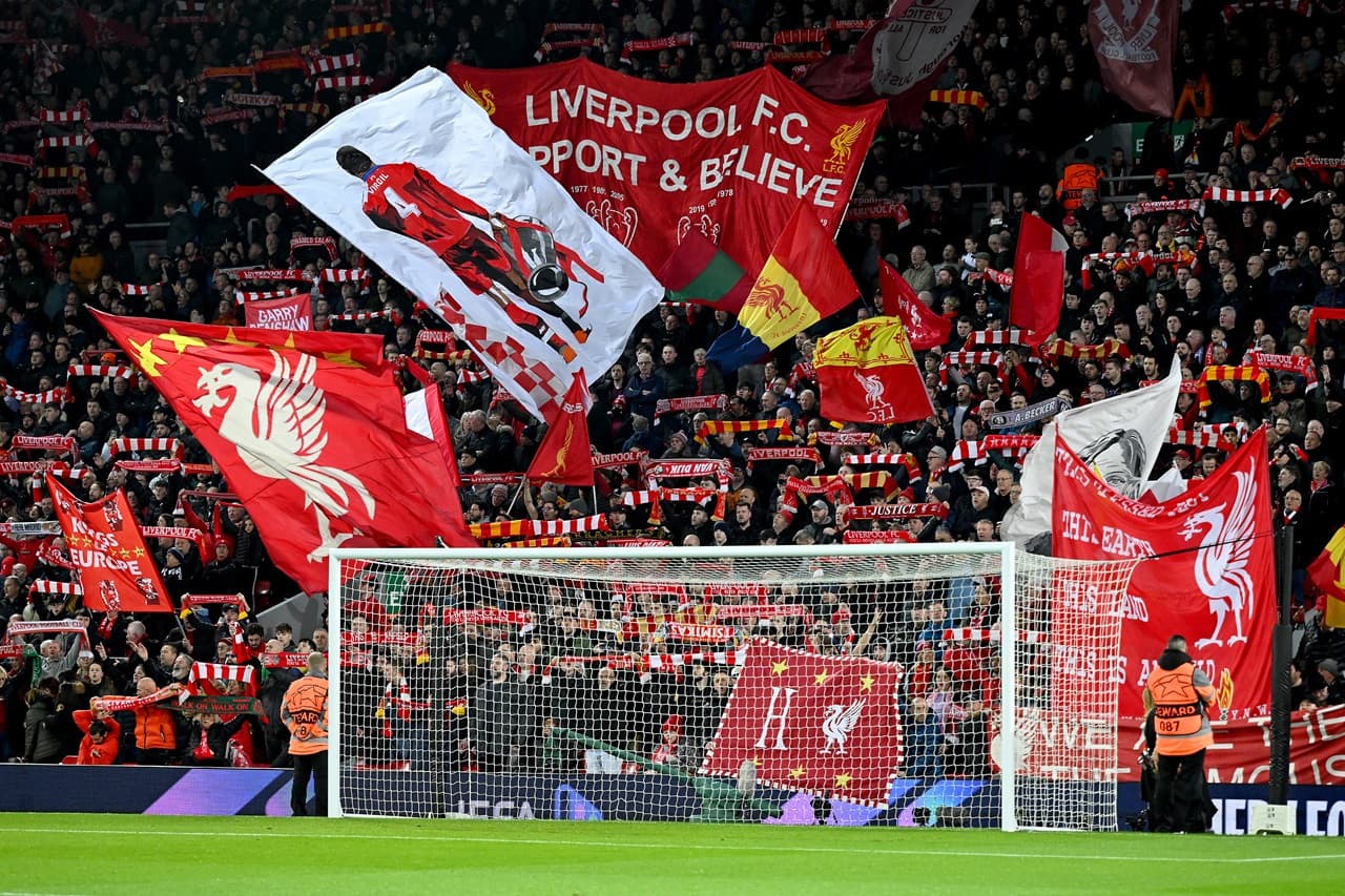 Entrada para partido de la Premier League del Liverpool FC en el estadio Anfield - imagen 7