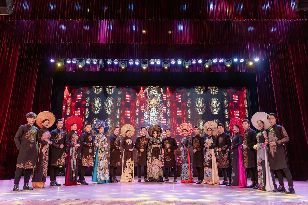 Ao Dai Show in Da Nang - image 9
