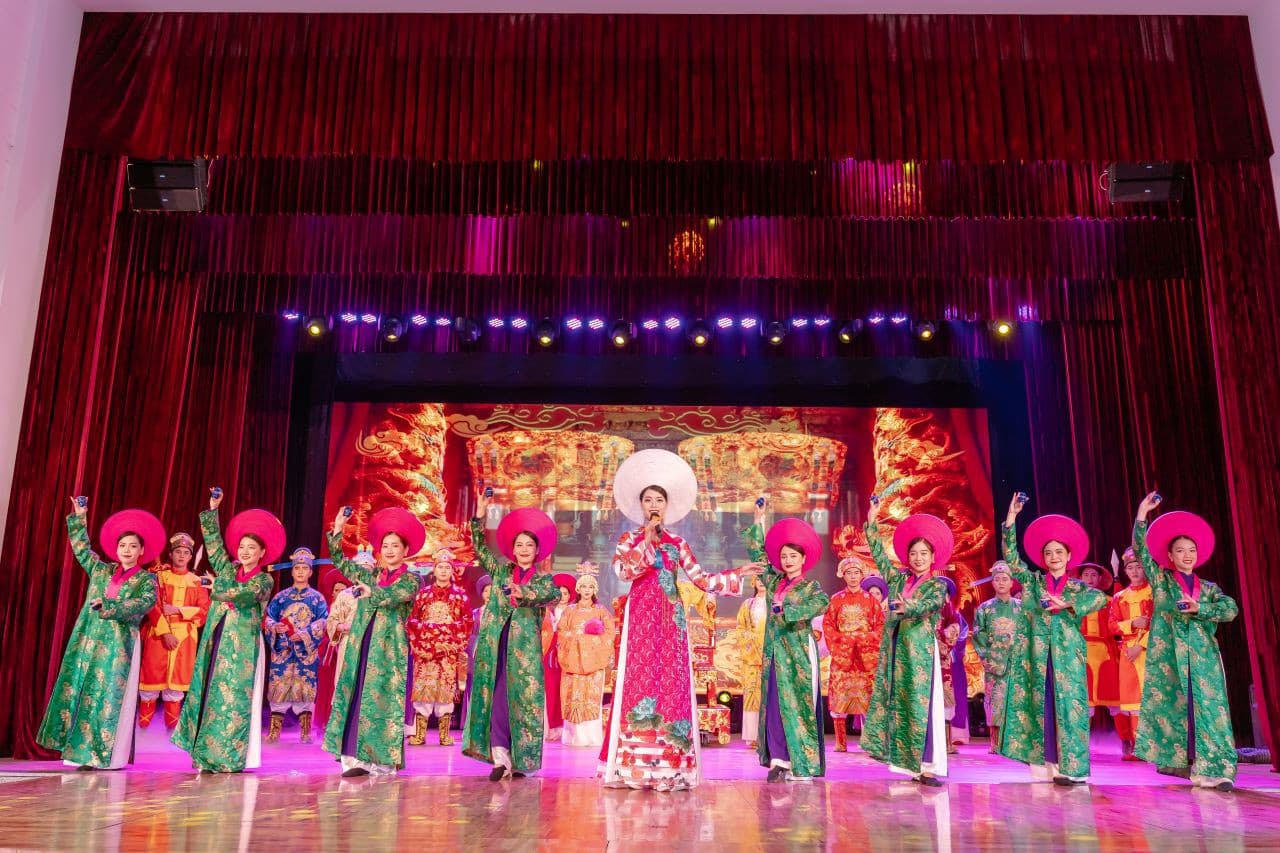 Ao Dai Show in Da Nang - image 4
