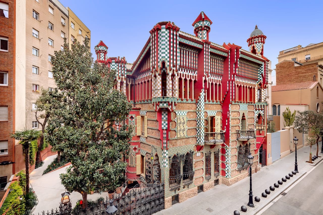 Gaudi Houses: Casa Vicens, Casa Batllo, Casa Mila Guided Tour in English, Mandarin, Korean - main image