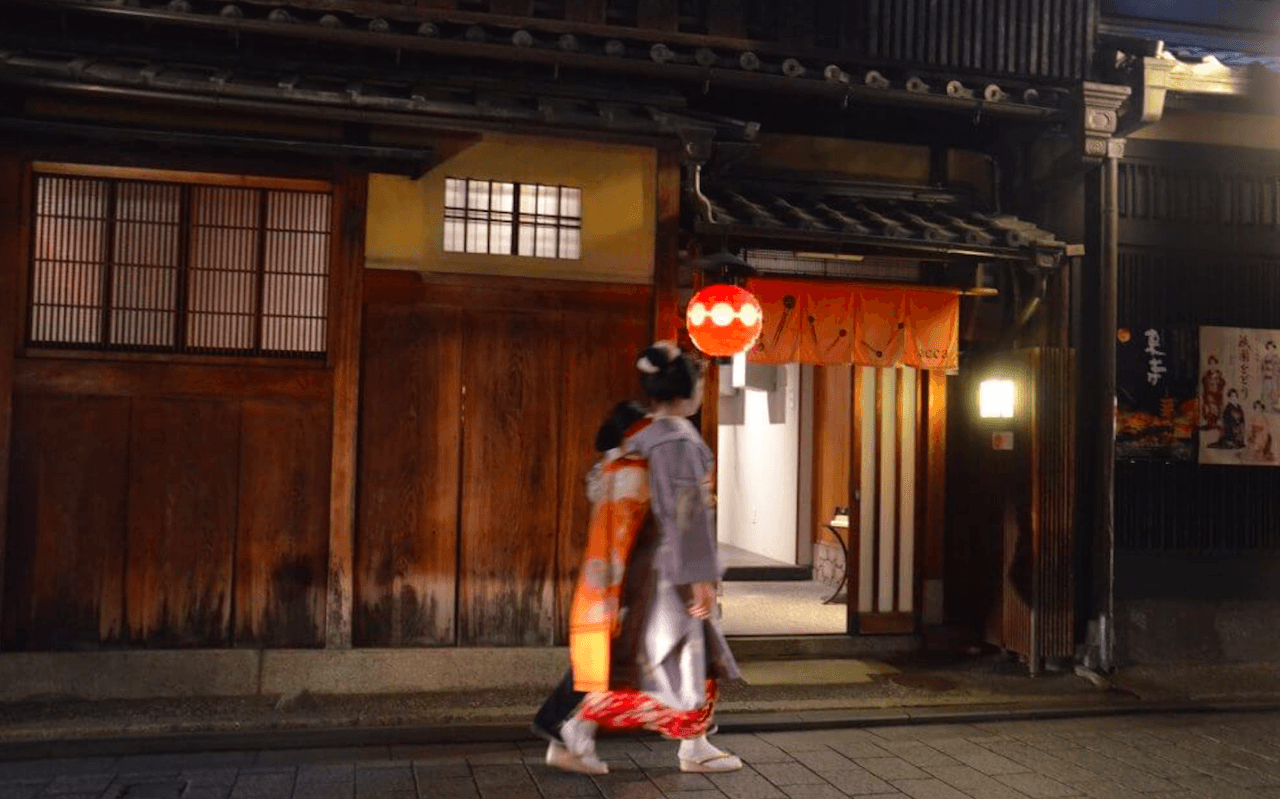 Kyoto Gion and Kaiseki Night Food Tour - image 10