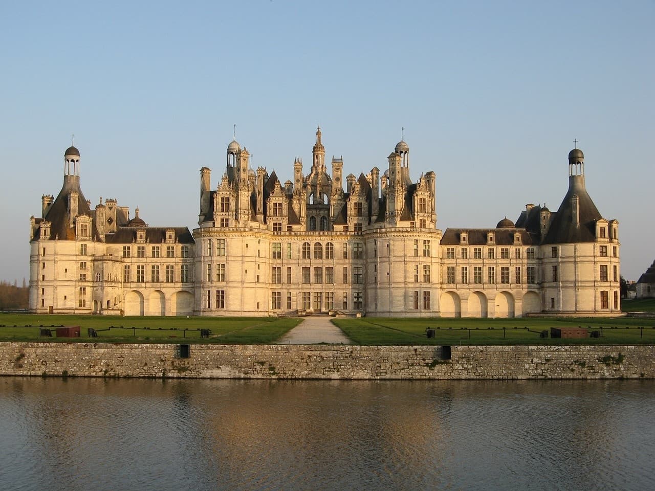 Loire Valley Tour from Paris: Chambord, Chenonceau, and Cheverny Castles - main image