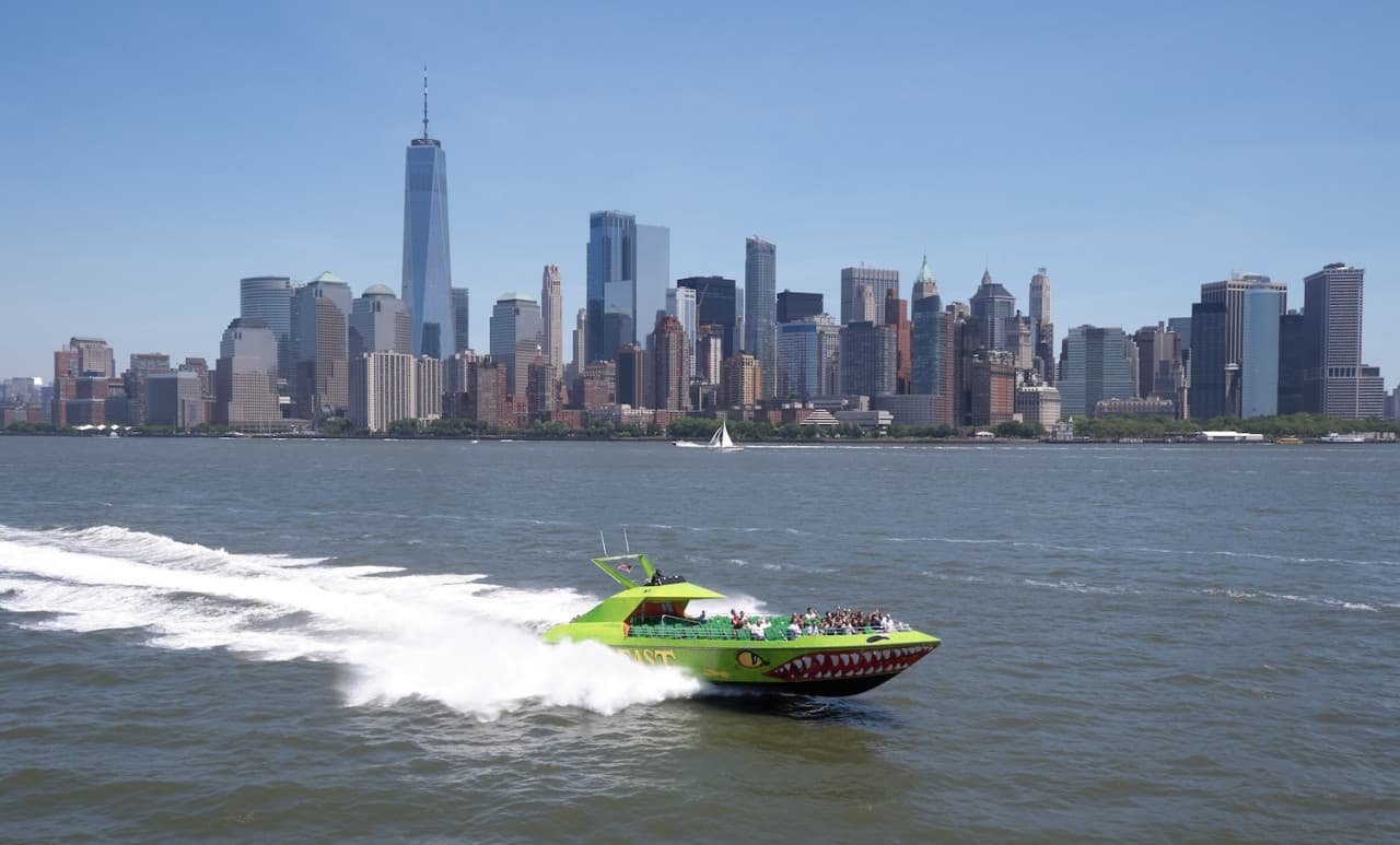 The Beast Speedboat Ride to Statue of Liberty by Circle Line: Reserved Straight-to-Board Ticket - image 3