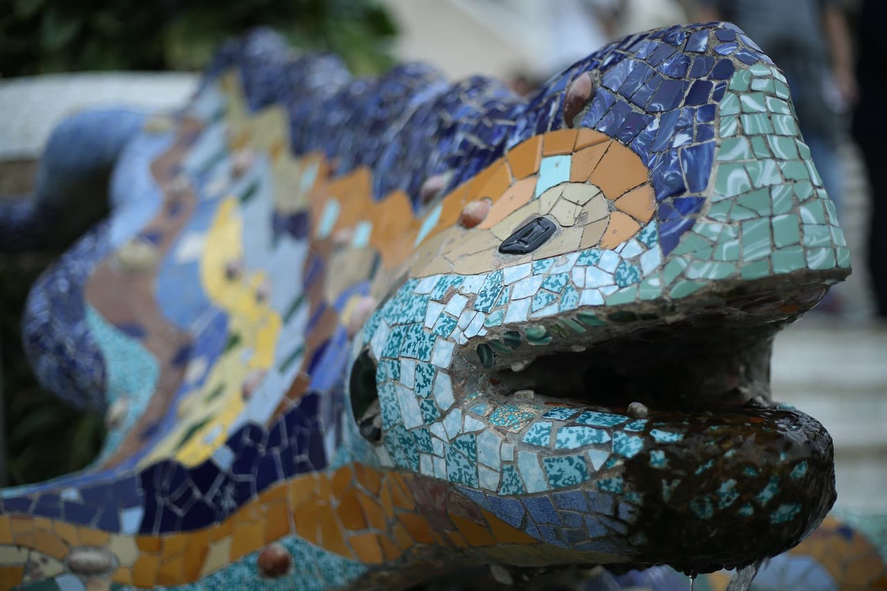 Park Guell Skip-the-Line Guided Tour in English, Mandarin, Korean - image 3