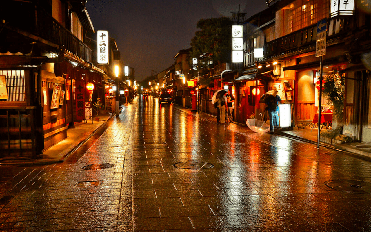 Kyoto Gion and Kaiseki Night Food Tour - image 9