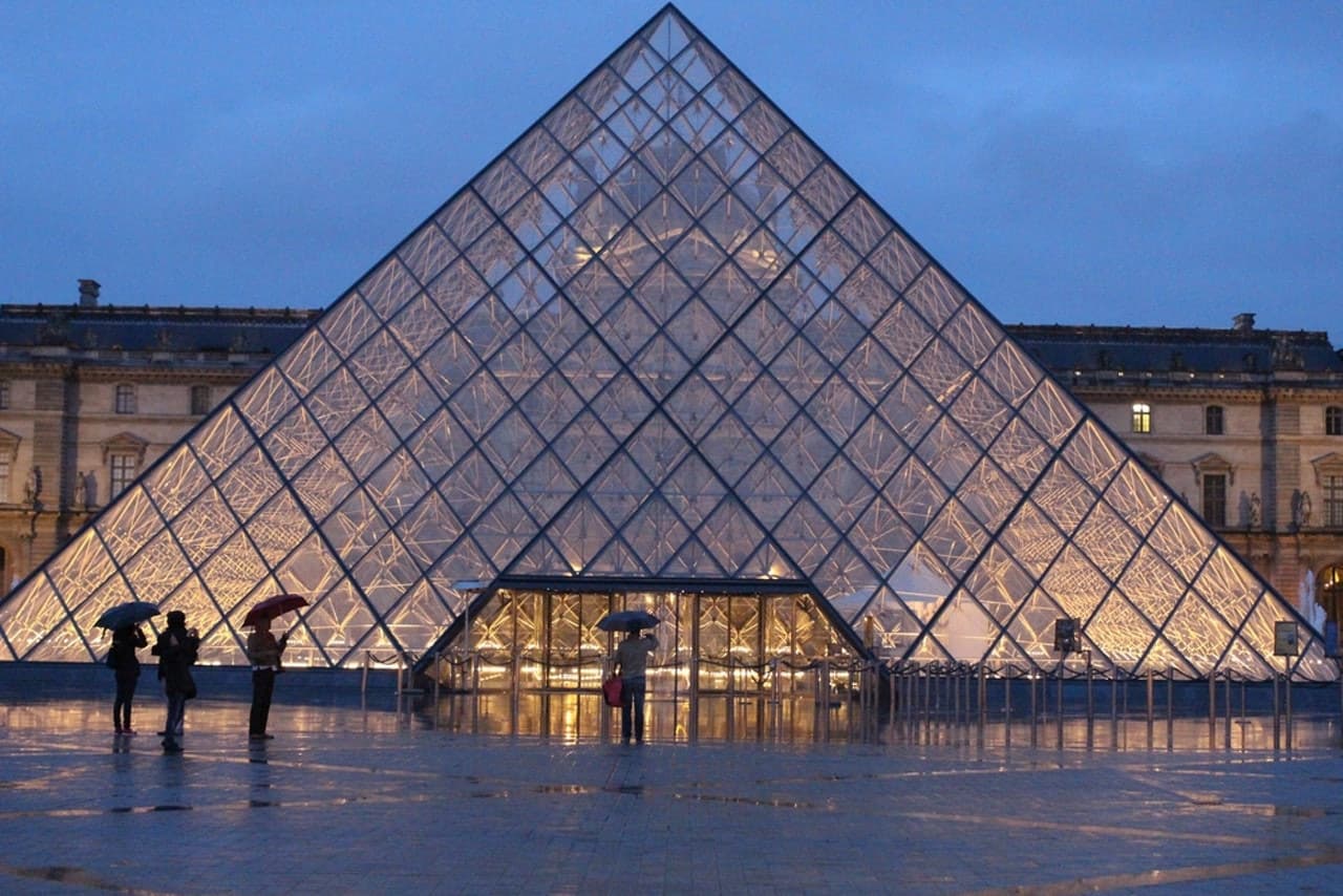 Entrada al Museo del Louvre - imagen principal