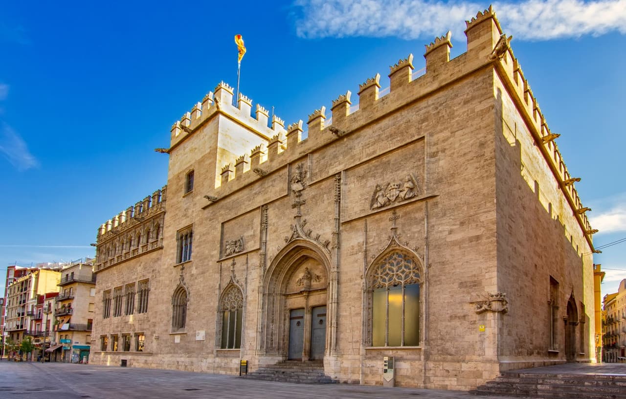La Lonja de la Seda Tour with English-Speaking Guide & Fast Track Entry - main image
