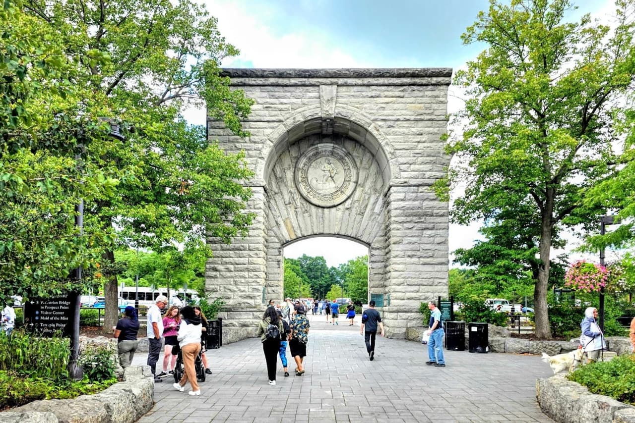 Niagara Falls, USA: Guided Tour & Optional Maid of the Mist - image 17