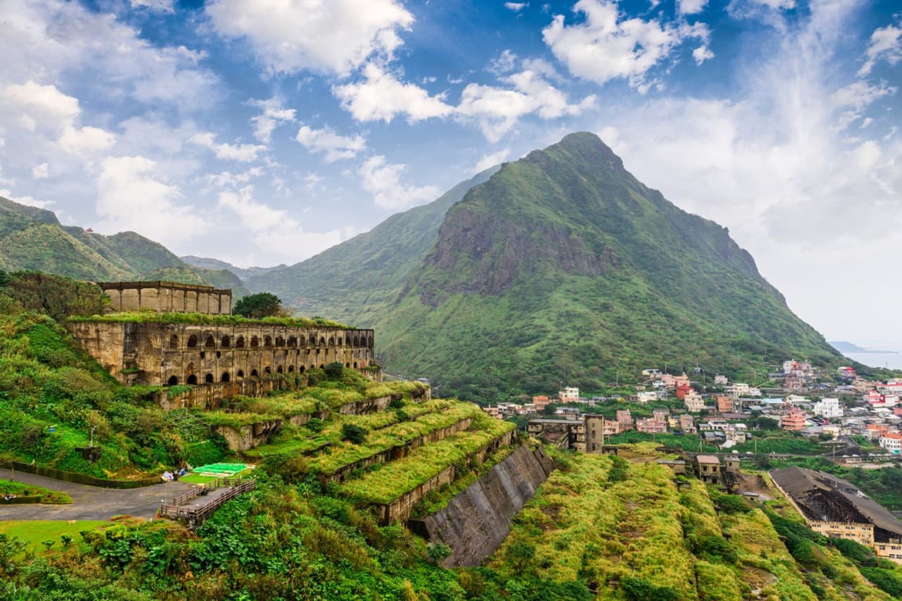 Yehliu, Jiufen, and Shifen Full-Day Tour from Taipei with Taiwanese Pastry Making - image 2