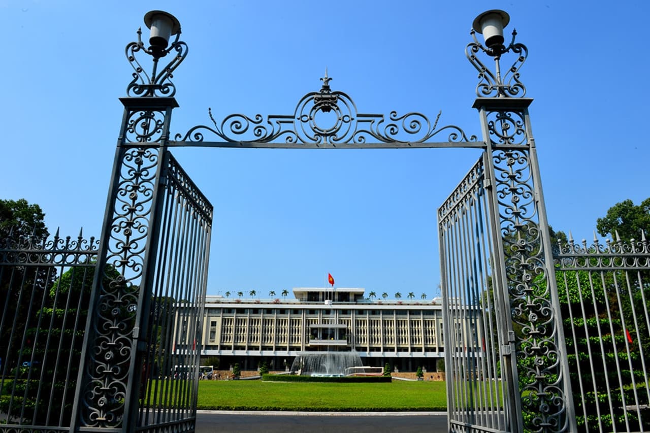 Tour de medio día por la ciudad de Ho Chi Minh: Palacio de la Independencia, catedral de Notre Dame, pagoda Thien Hau - imagen 2