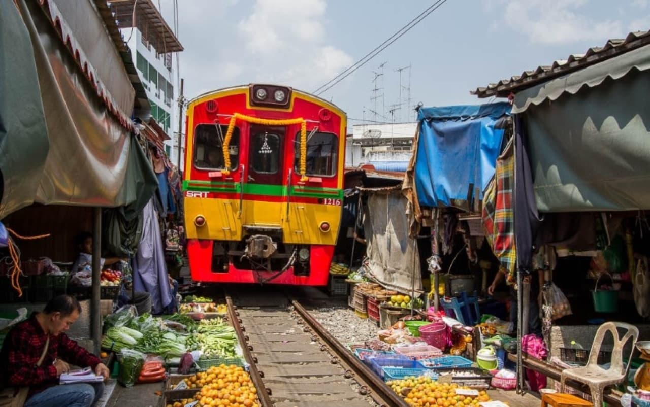Maeklong Railway Market and Damnoen Saduak Floating Market Half-Day Tour - main image