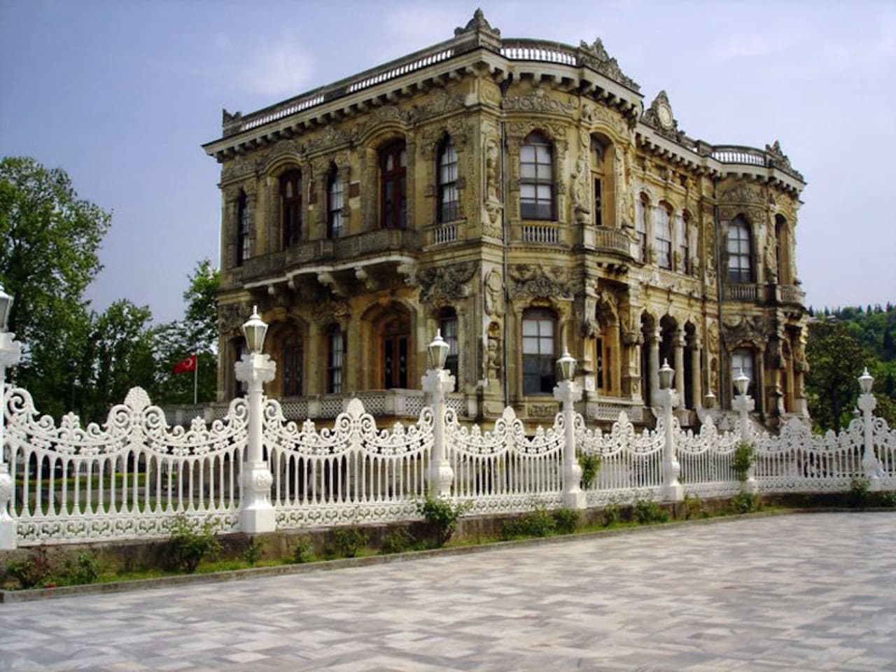 Istanbul Sightseeing Tour, Dolmabahce Palace and Bosphorus Cruise - image 9
