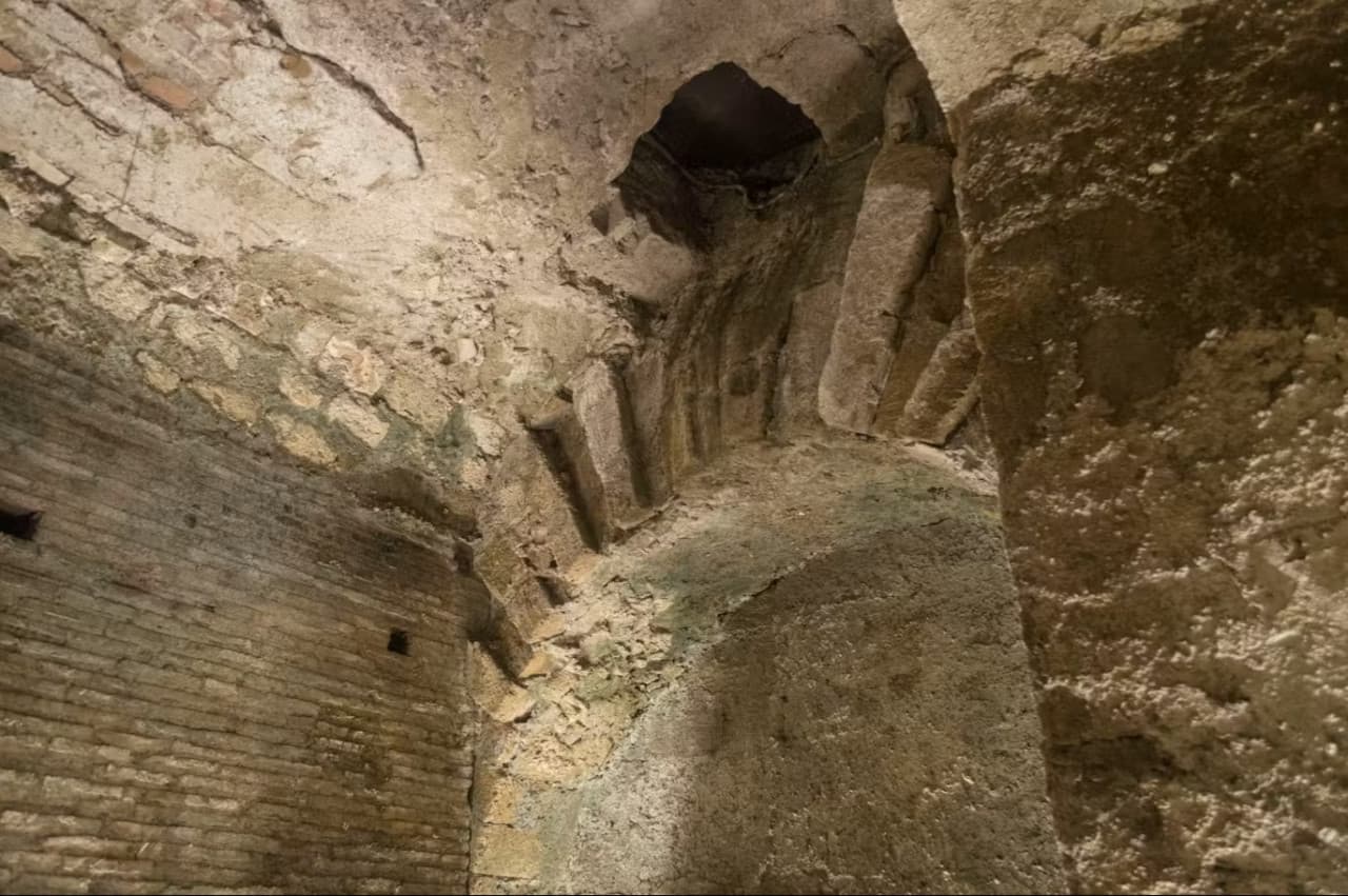 Naples Underground Guided Tour - image 11
