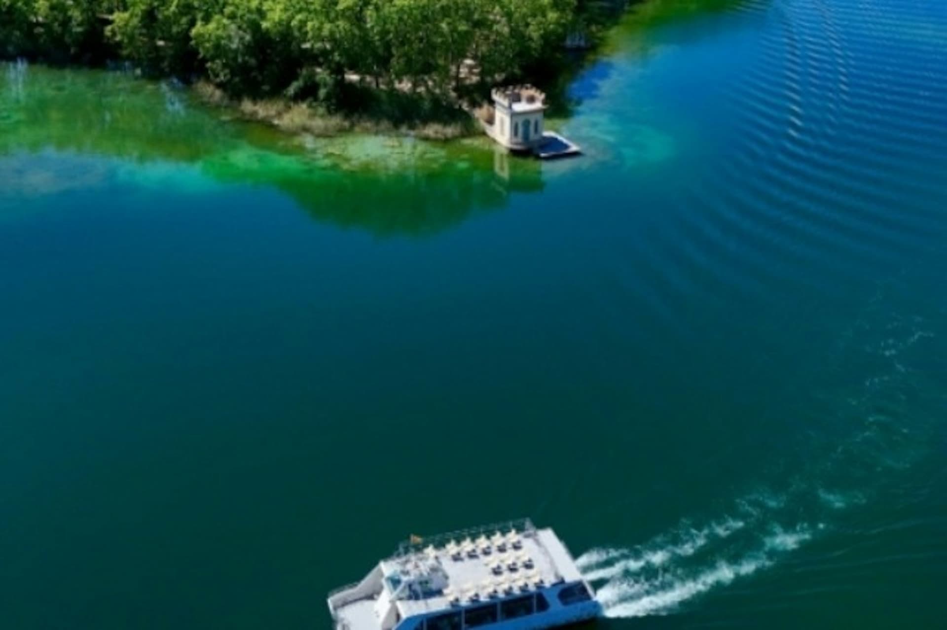 Girona: Lake of Banyoles Boat Tour - image 5