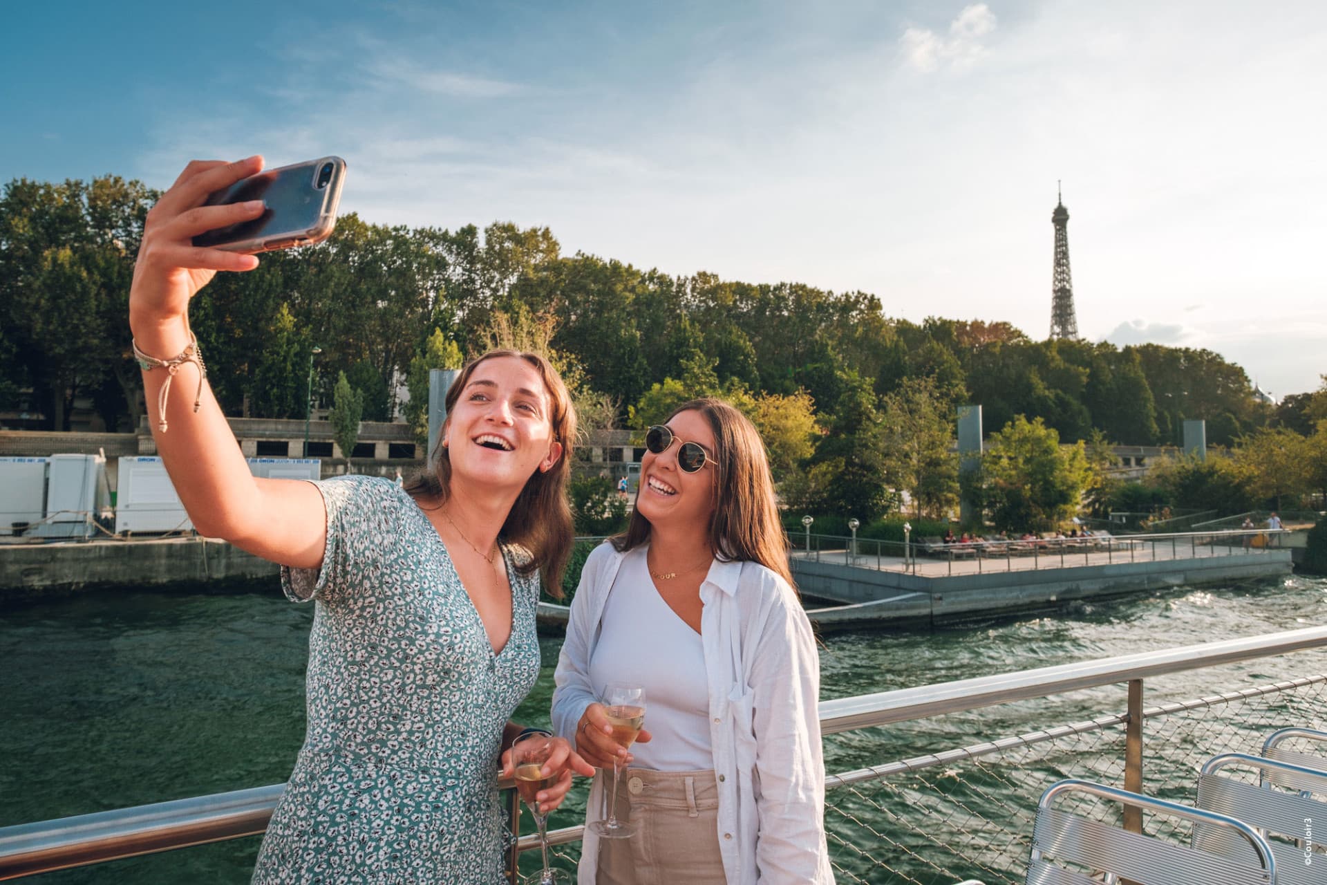 Seine River Cruise by Vedettes De Paris - image 3
