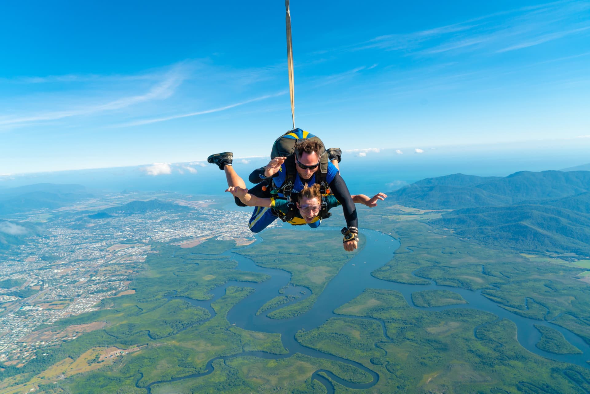 Tandem Skydiving Experience Cairns - imagen 4