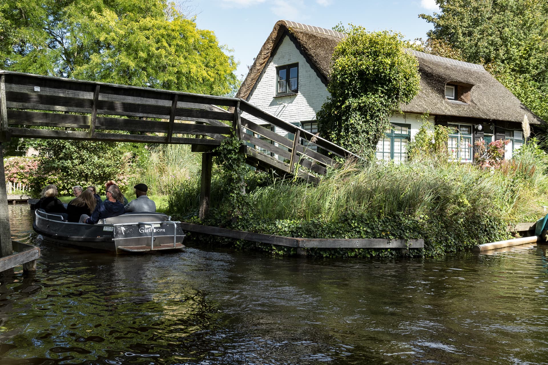 Giethoorn Full-Day Tour from Amsterdam with Canal Cruise and Self-Guided Walking Tour - main image