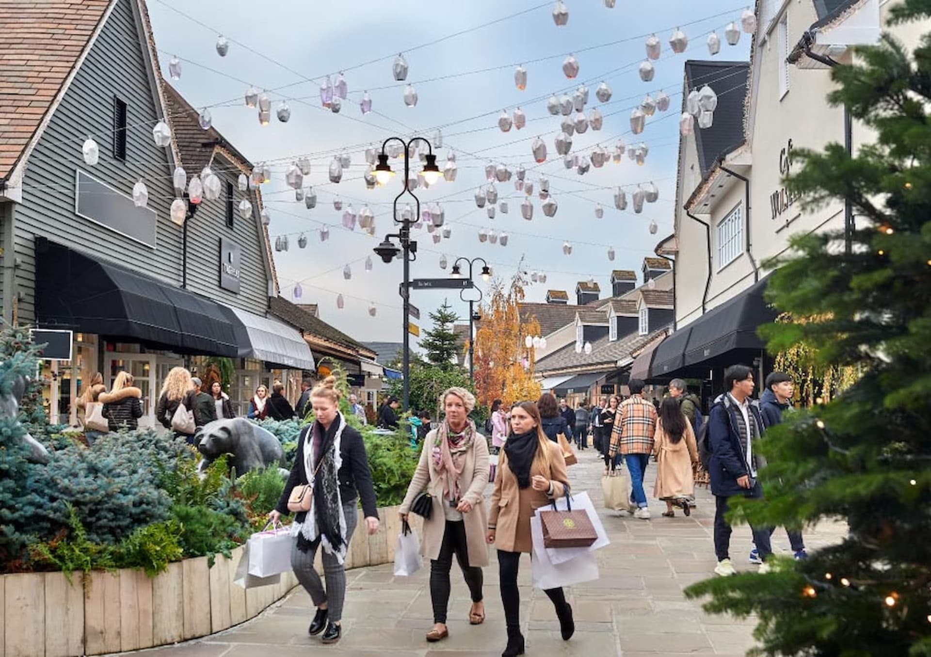 Bicester Village Shopping with Round Trip Rail Transfers from London - image 2