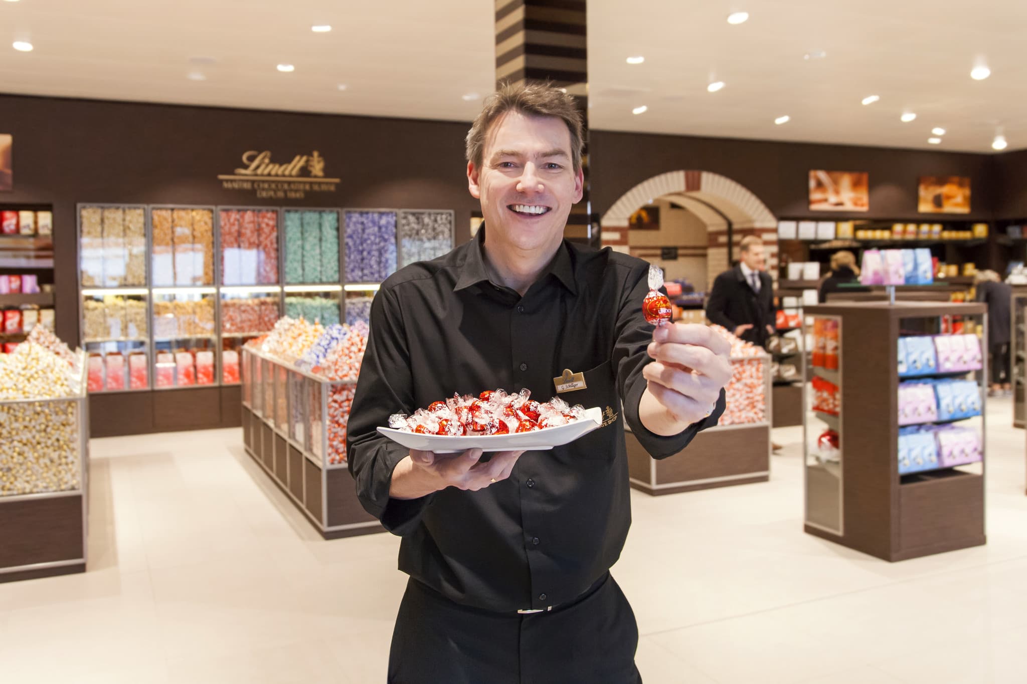 Zurich City Tour with Cruise and Lindt Home of Chocolate - image 7