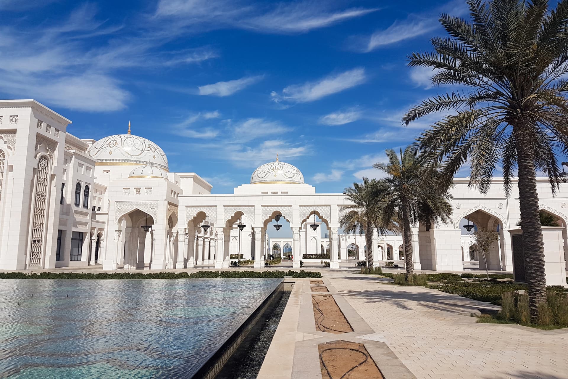 Abu Dhabi Premium City Tour from Dubai: Sheikh Zayed Mosque, Etihad Towers, Qasr Al Watan - imagen 3
